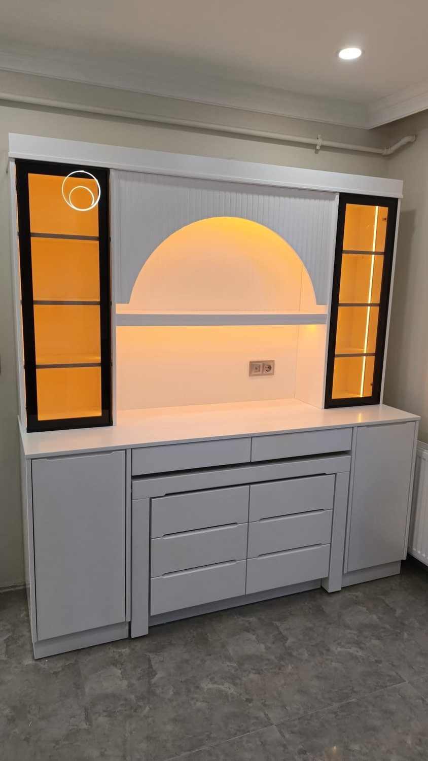 LED aydınlatmalı kemer detayı